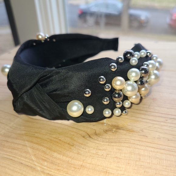 NWOT Black Knotted Headband with Faux Pearl & Bead Embellishments ๐ค๐ฆช - Picture 4 of 14